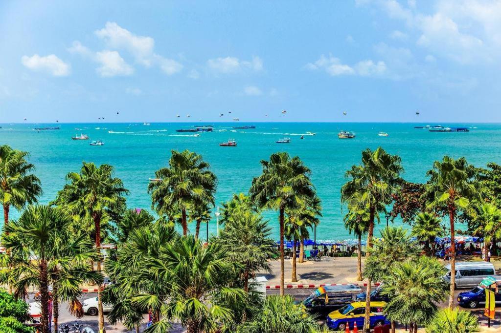 The Globe Hotel, Bar & Restaurant Pattaya Dış mekan fotoğraf