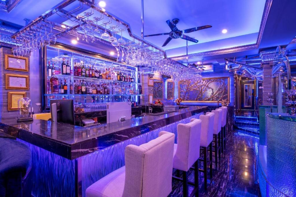 The Globe Hotel, Bar & Restaurant Pattaya Dış mekan fotoğraf