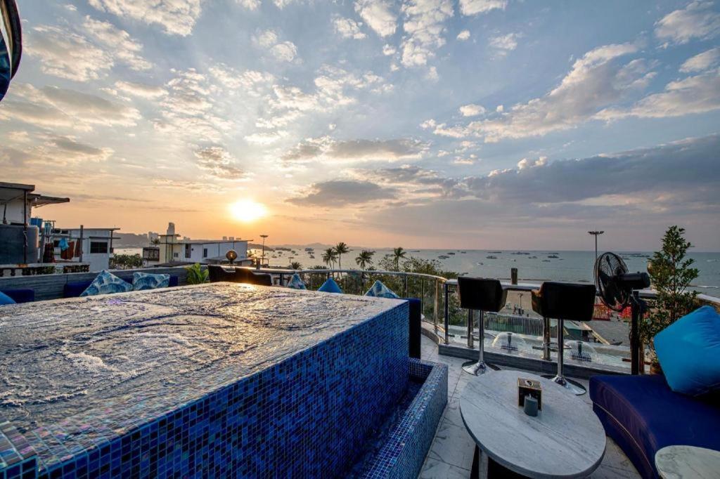 The Globe Hotel, Bar & Restaurant Pattaya Dış mekan fotoğraf
