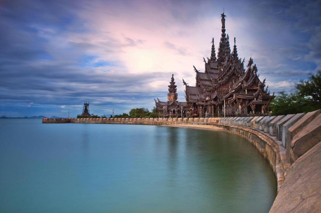 The Globe Hotel, Bar & Restaurant Pattaya Dış mekan fotoğraf