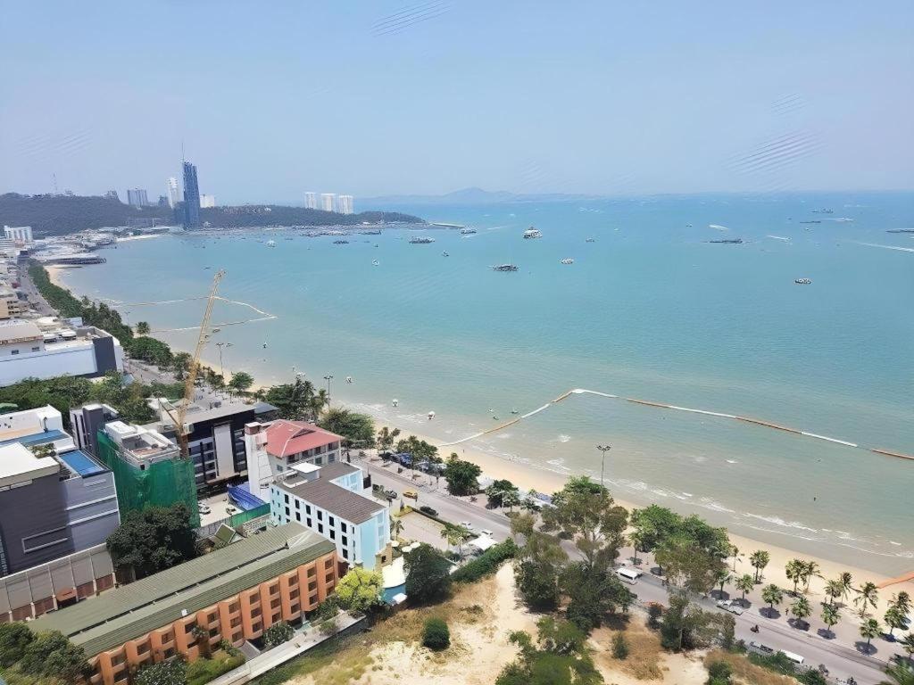 The Globe Hotel, Bar & Restaurant Pattaya Dış mekan fotoğraf